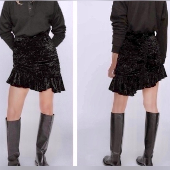 🆕Zara Size Small High Waisted Asymmetric Ruffle Black Crushed Velvet Skirt - Picture 1 of 6